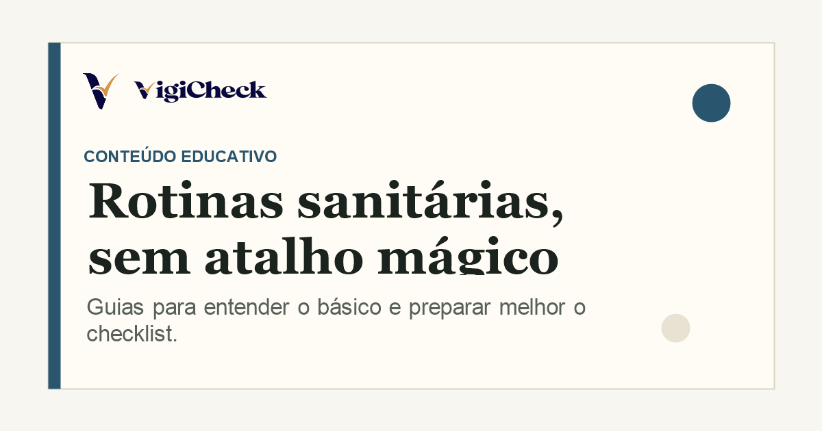 Manual aberto com checklist e caneta em uma bancada limpa de cozinha profissional